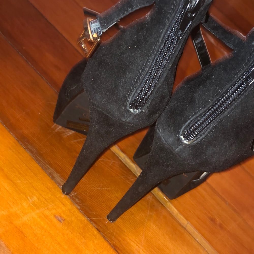 High Heels - Picture 2 of 3